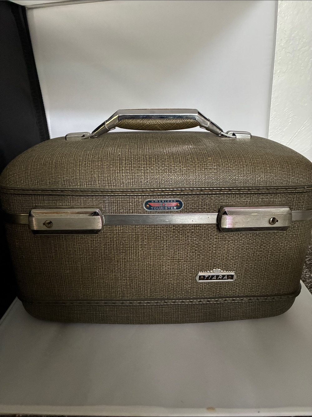 American Tourister Vintage Tiara Olive Textured Men’s Toiletry Case